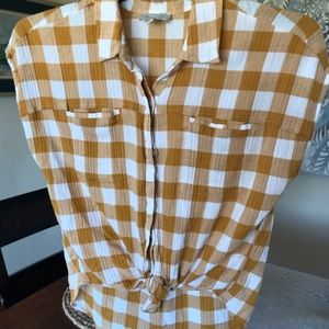 Very cute & comfy summer top, crinkle style, longer in the back , no stains